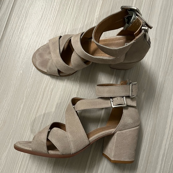 Block heels - Picture 3 of 5